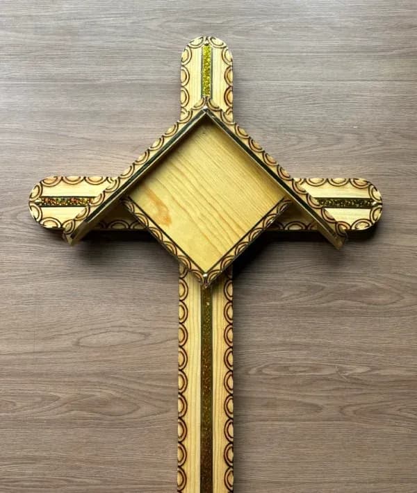 Cruz de Madera Casita 03