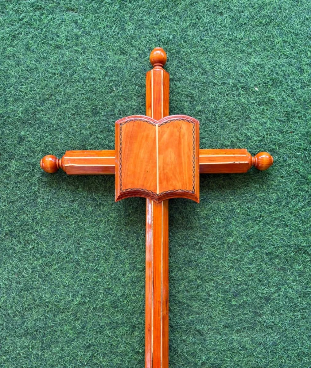 Cruz de Madera 25