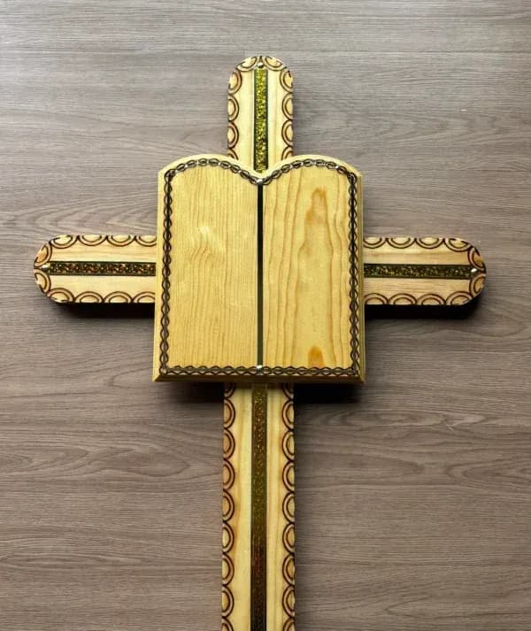 Cruz de Madera Libro 01