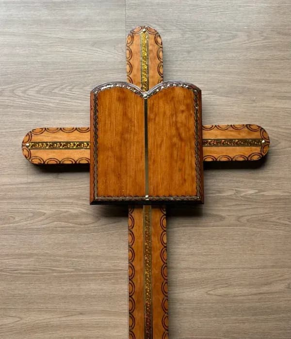 Cruz de Madera Libro 09