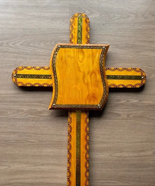Cruz de Madera Pergamino 05